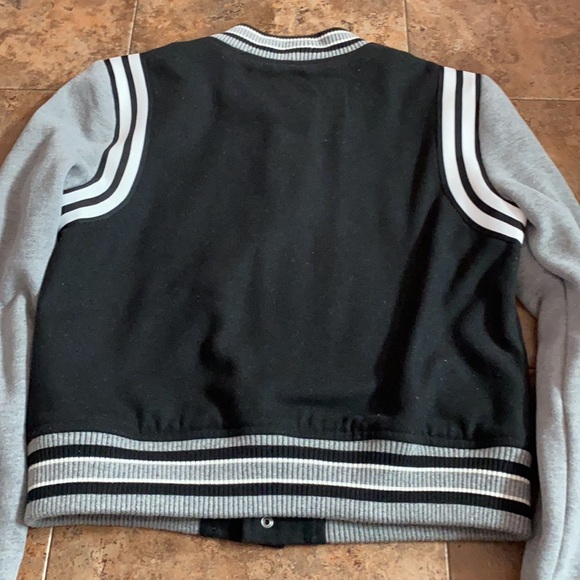 Black and Grey bomber jacket. Hasn’t been used. - Picture 3 of 3